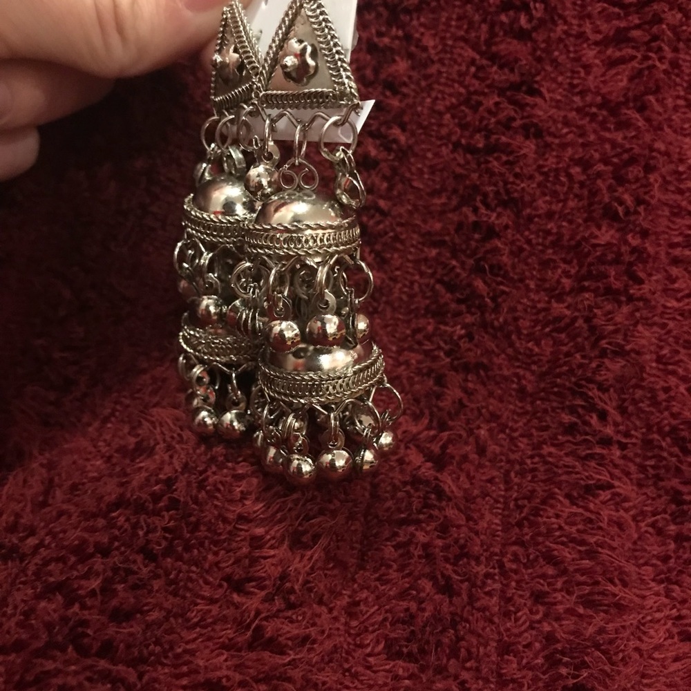 Unique Dazzling Earrings - Picture 4 of 5